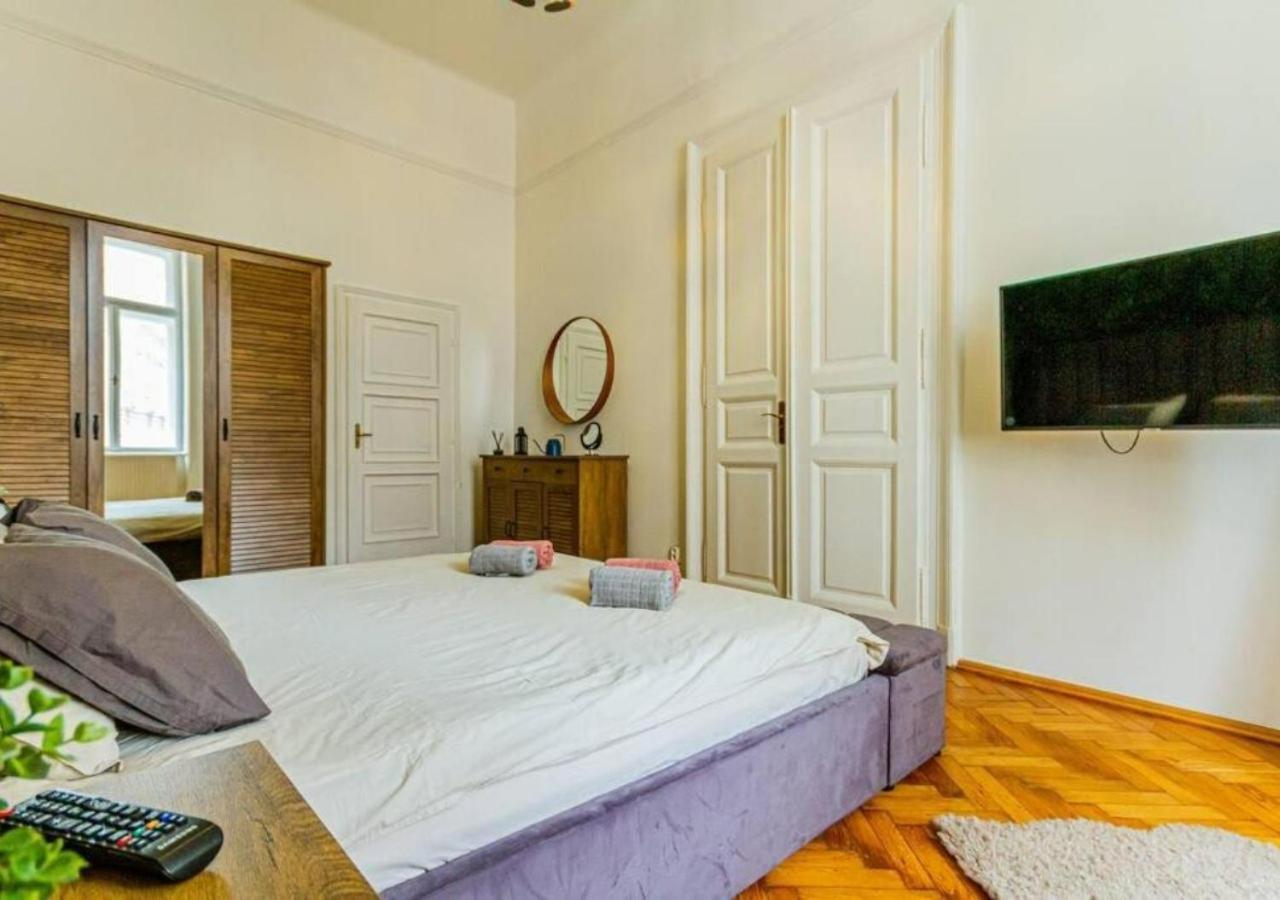 Luxury Apartment By The Famous Vaci Street Βουδαπέστη Εξωτερικό φωτογραφία